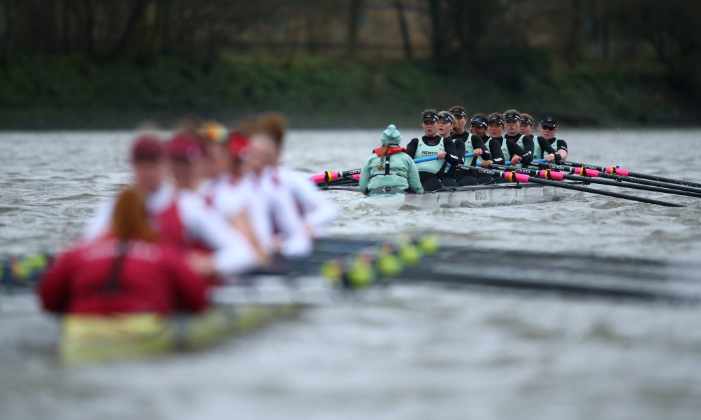 LONDON, ENGLAND - JANUARY 31: Cambridge row clear during The 2016 Cancer Research UK Boat Race Trial race between Cambridge University Womens Boat Club and Oxford Brookes on January 31, 2016 in London, England. (Photo by Richard Heathcote/Getty Images)